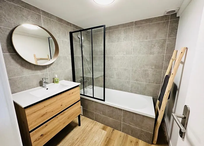 Chateauvert Apartment *